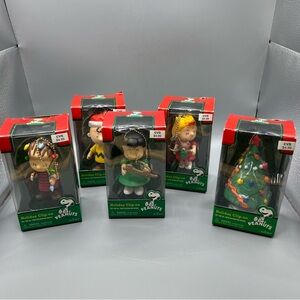 PEANUTS 2011 HOLIDAY CLIP-ONS SET OF 5 LINUS CHARLIE
